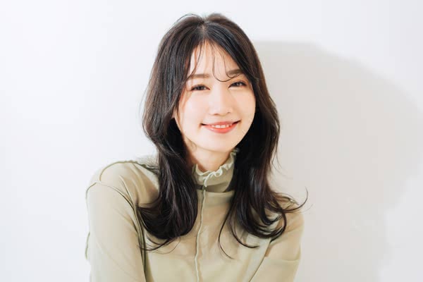 骨格ウェーブの女性に似合うトップスは?NGアイテムやコーディネート例も紹介