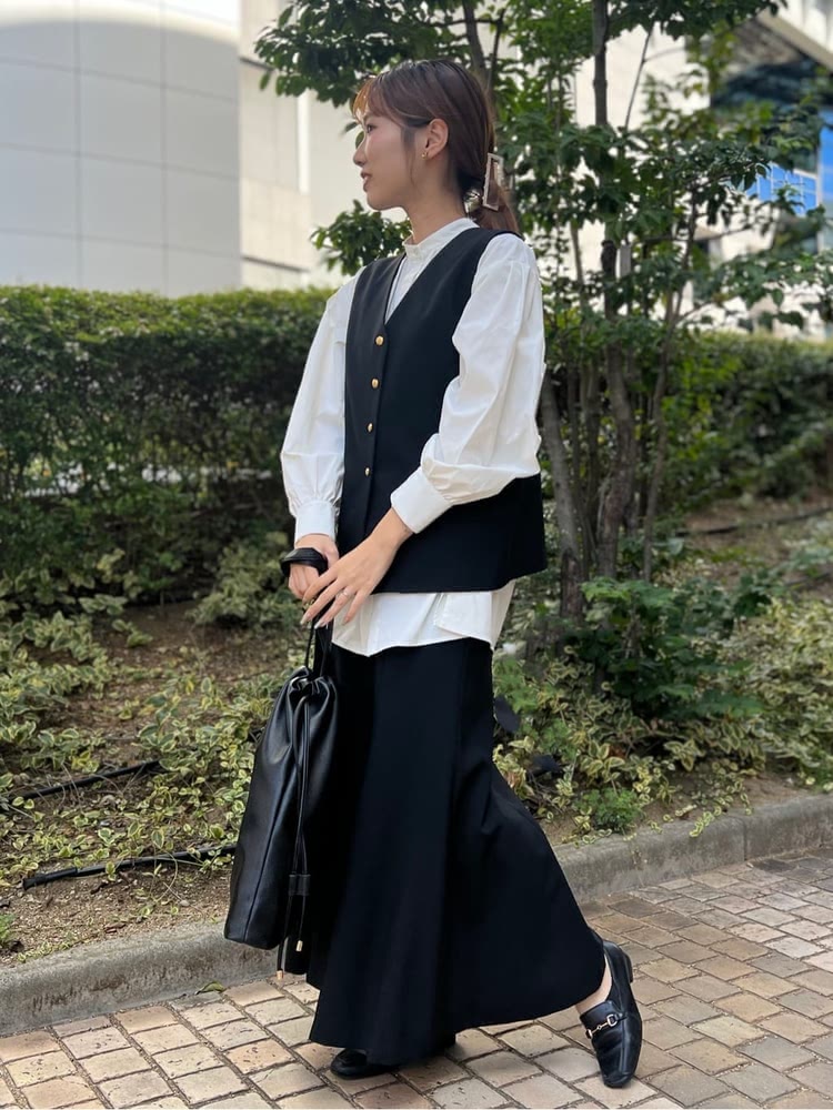 ボリュームスリーブブラウス ジレ 黒 フレアスカート