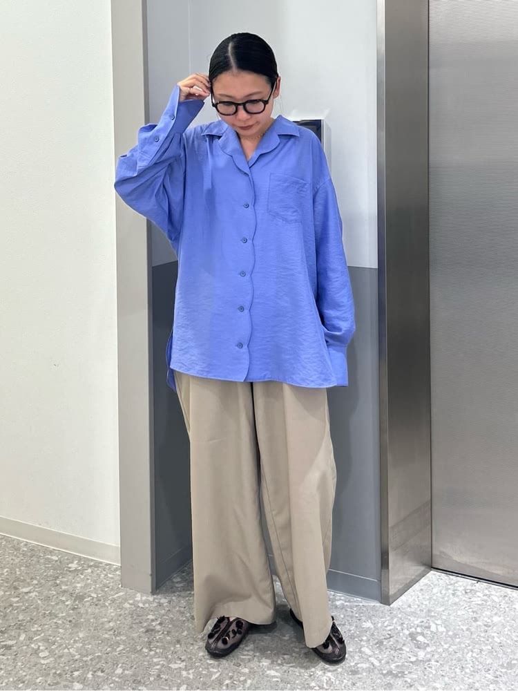 ブルー オーバーサイズシャツ ベージュ リネンライクワイドパンツ