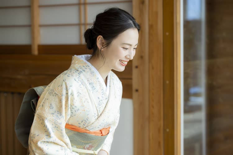 顔合わせの服装マナーとは？立場別におすすめの服装を紹介