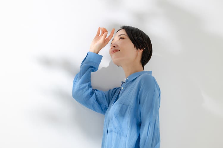 フレーム感を活かした服