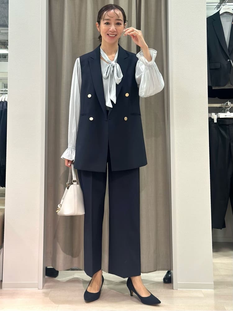 涼しげなブラウス